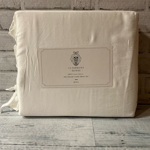 Clairmont House Other - CLAIRMONT HOUSE 4Pc White King Size Cotton Sateen Finish Sheet Set-300TC